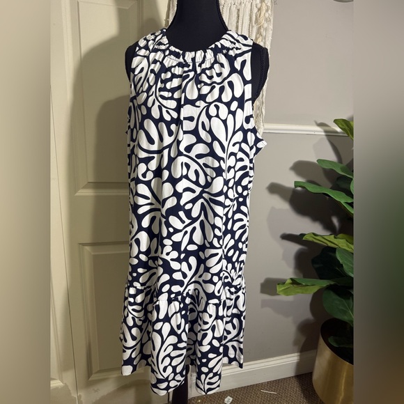 LOFT Dresses & Skirts - LOFT Navy and White Sleeveless Midi Dress with Bold Leaf Print